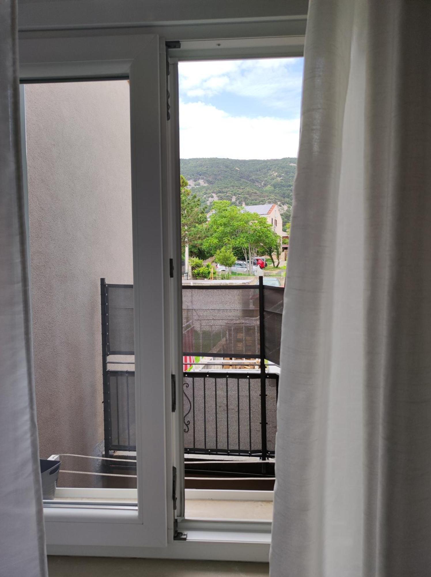 Apartments Krstulja Baška Pokoj fotografie