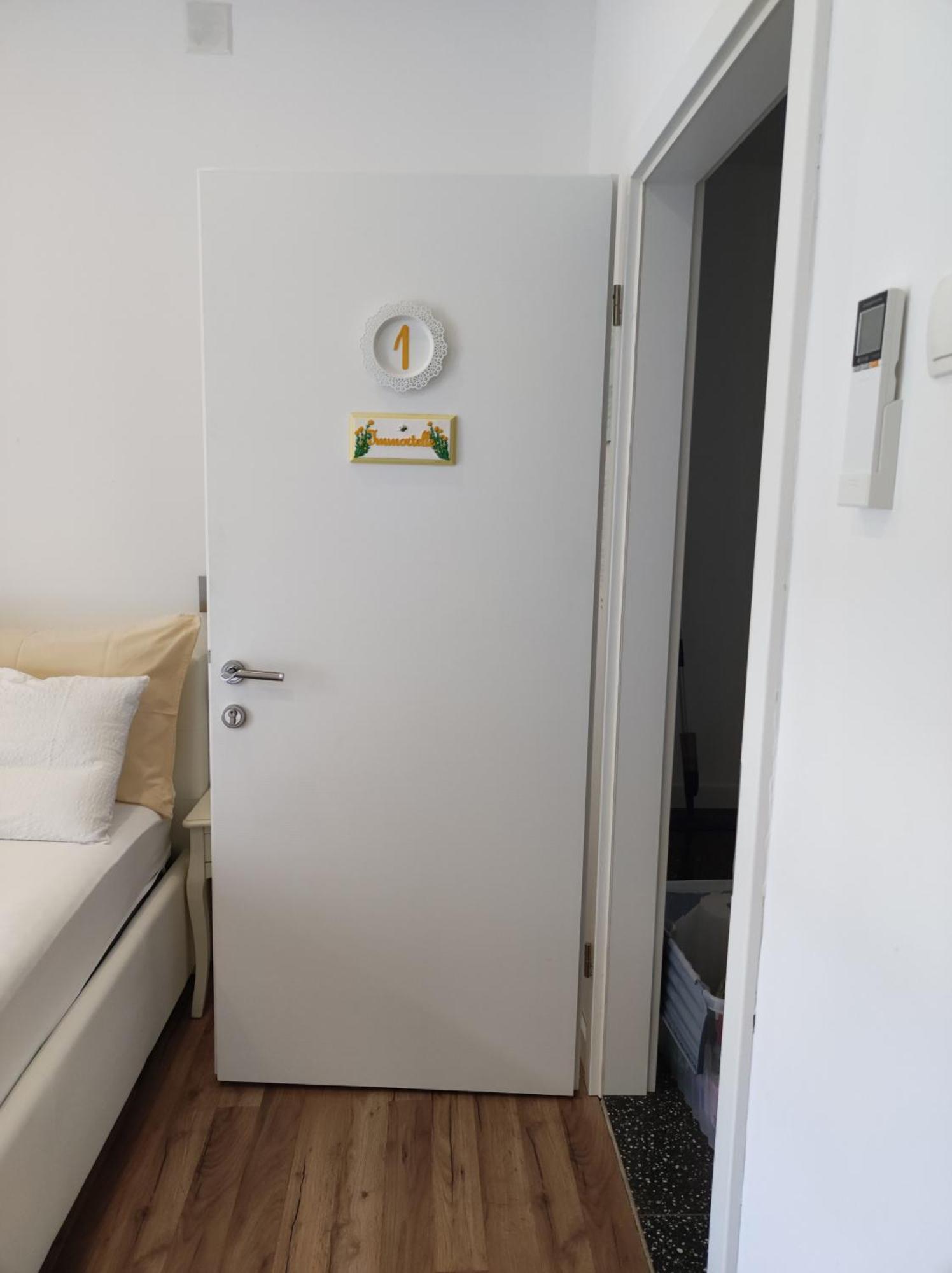 Apartments Krstulja Baška Pokoj fotografie