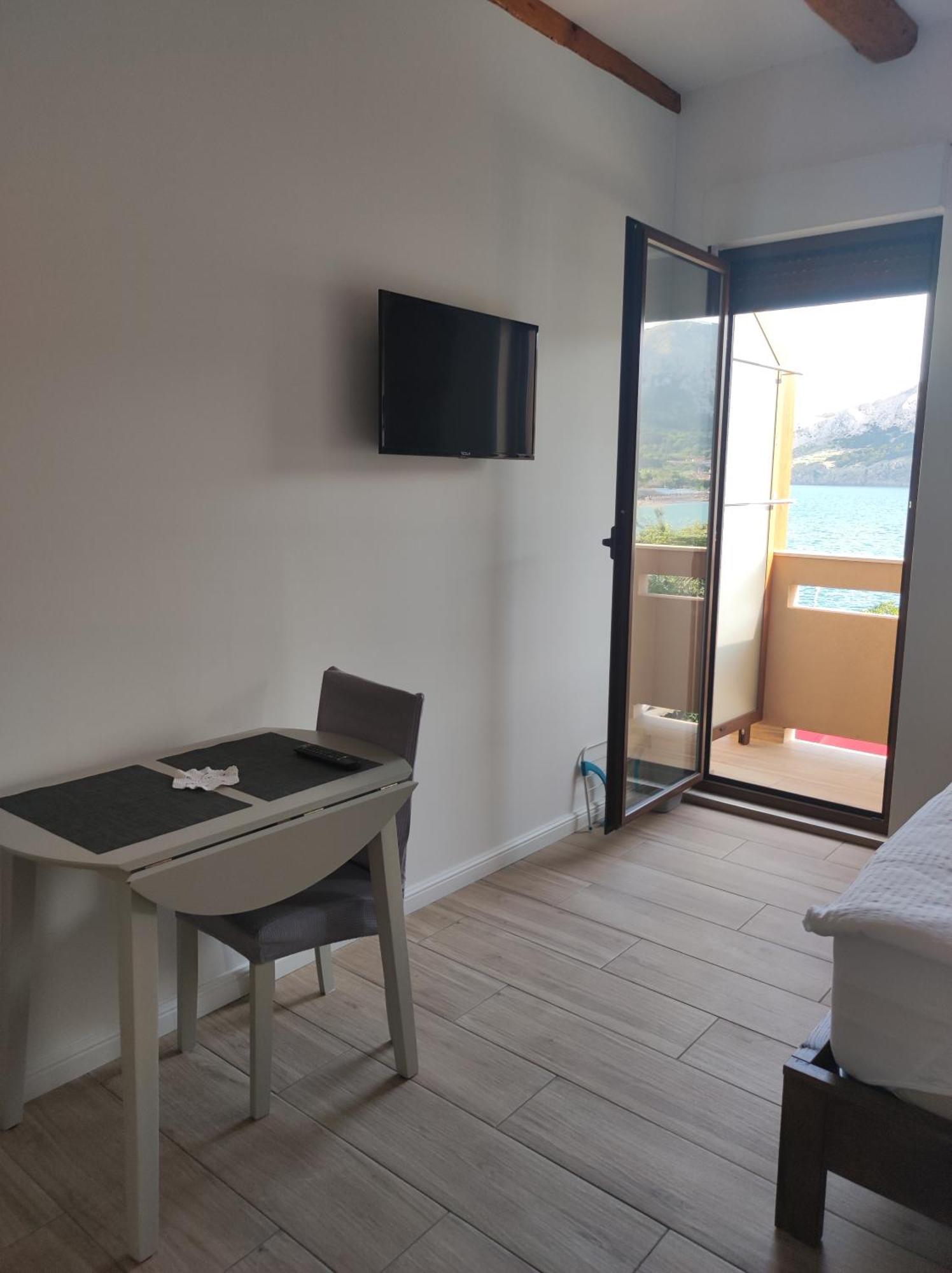 Apartments Krstulja Baška Pokoj fotografie