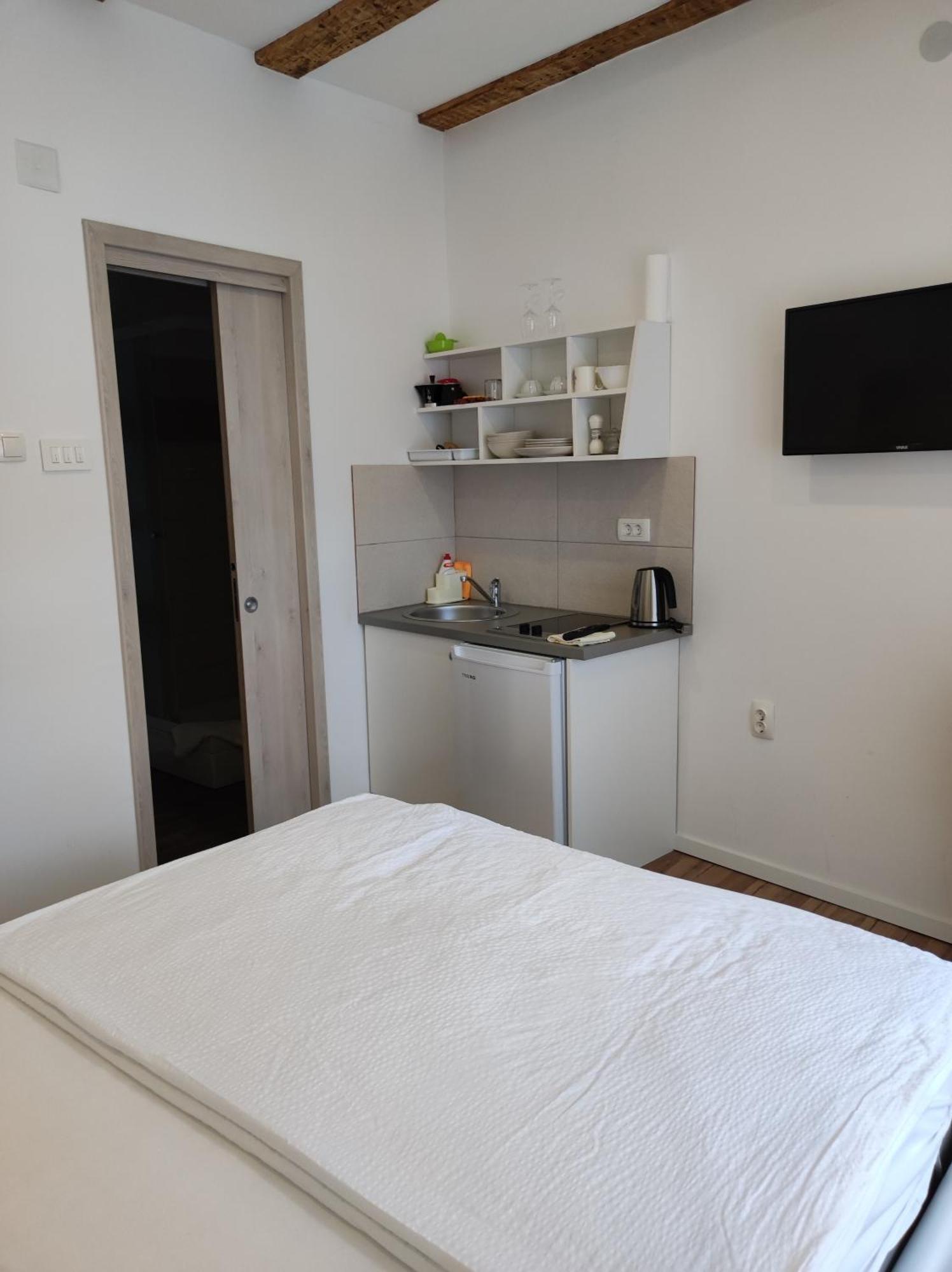 Apartments Krstulja Baška Pokoj fotografie