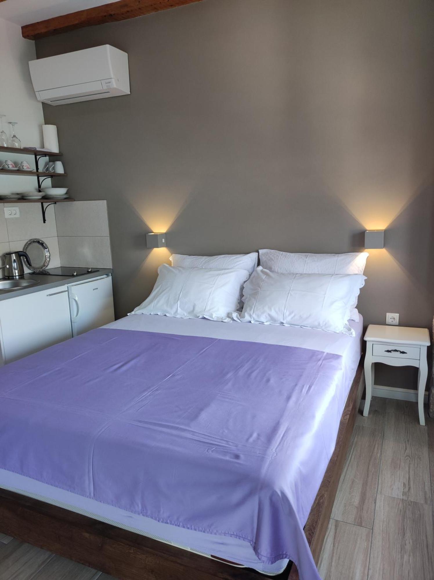 Apartments Krstulja Baška Pokoj fotografie
